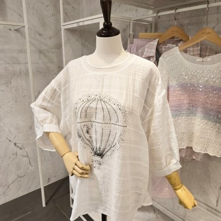 뒷 레이스 프린트 티셔츠