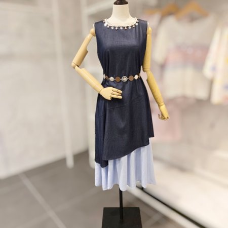 밑단 배색 체인 민소매원피스