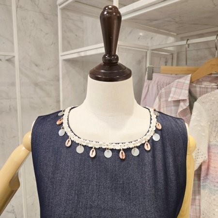 밑단 배색 체인 민소매원피스