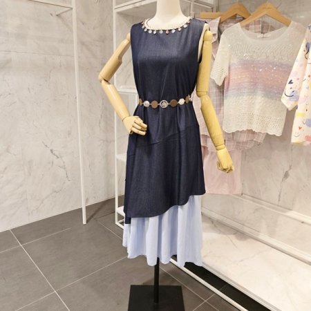 밑단 배색 체인 민소매원피스