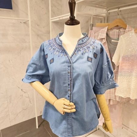 청 자수 블라우스