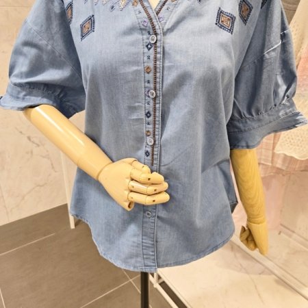 청 자수 블라우스