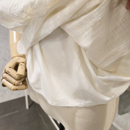 물결 러플 블라우스