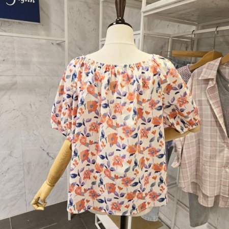 셔링 넥 프린트 블라우스