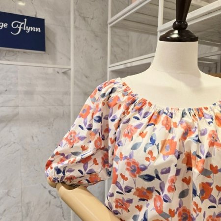 셔링 넥 프린트 블라우스