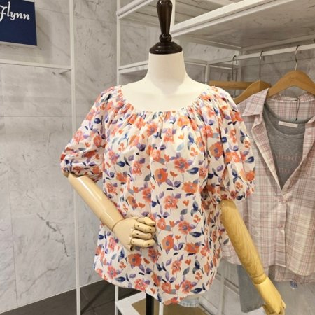 셔링 넥 프린트 블라우스