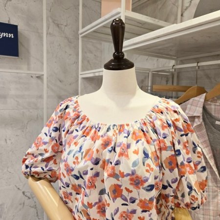 셔링 넥 프린트 블라우스