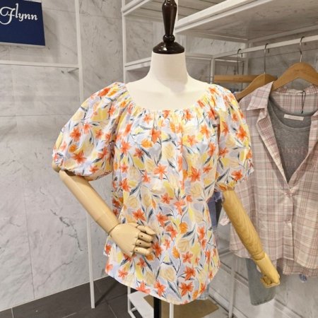 셔링 넥 프린트 블라우스