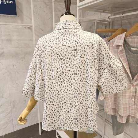 잔꽃 벌룬 카라 셔츠