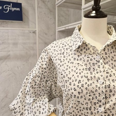 잔꽃 벌룬 카라 셔츠