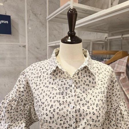 잔꽃 벌룬 카라 셔츠