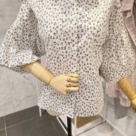 잔꽃 벌룬 카라 셔츠