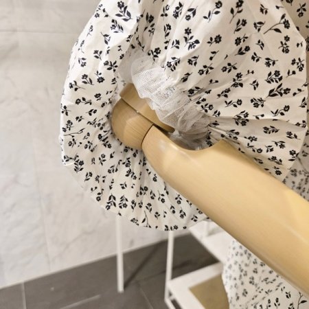 잔꽃 벌룬 카라 셔츠