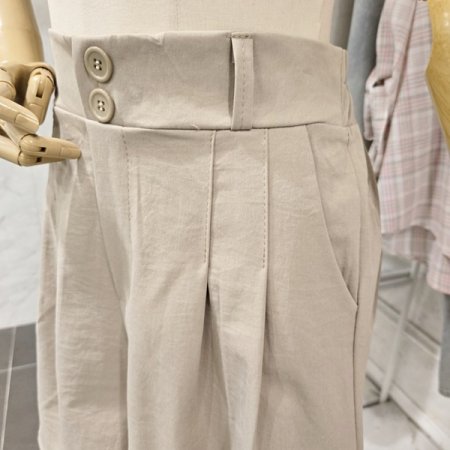 투버튼 장식 반바지