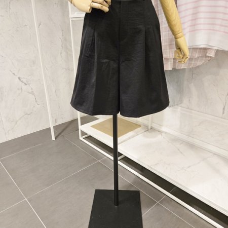 투버튼 장식 반바지