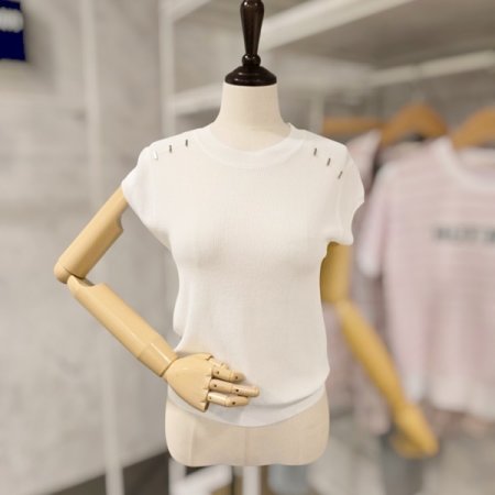 숄더 장식 캡소매 니트