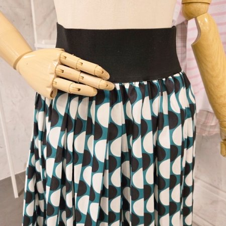 반원 패턴 주름 스커트