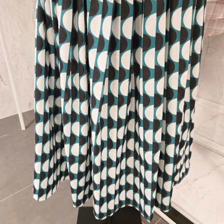 반원 패턴 주름 스커트