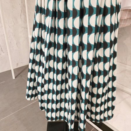 반원 패턴 주름 스커트