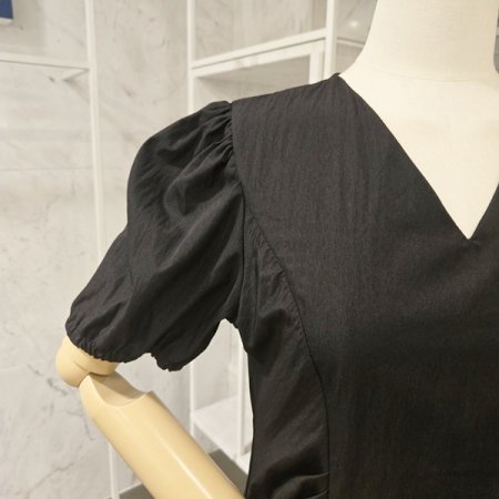 브이넥 퍼프소매 원피스