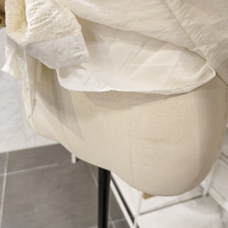 레이스 자수 라운드 블라우스