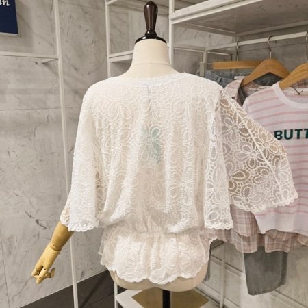 펀칭 셔링 라운드 블라우스