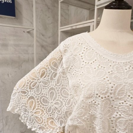 펀칭 셔링 라운드 블라우스