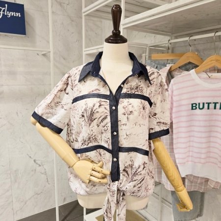 꼬임 배색 카라 블라우스