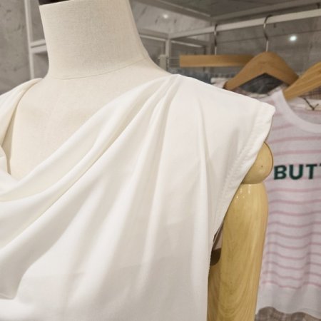 셔링 민소매 티셔츠