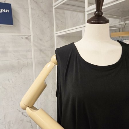 플레어 민소매 티셔츠