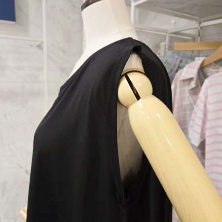 플레어 민소매 티셔츠