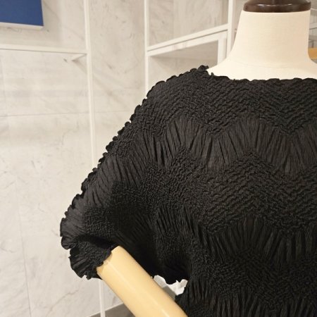 물결 플리츠 티셔츠