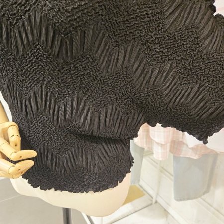 물결 플리츠 티셔츠