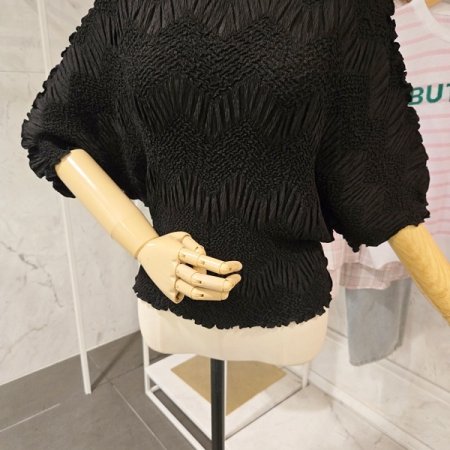 물결 플리츠 티셔츠