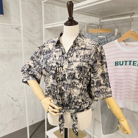 영문 프린팅 블라우스