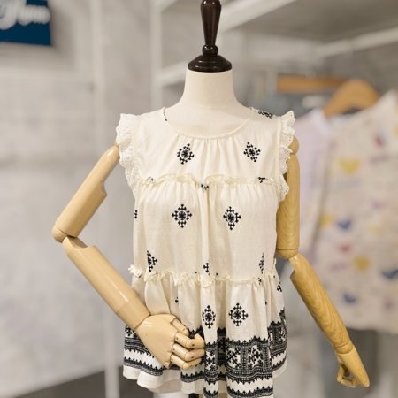 문양 레이스 민소매 블라우스