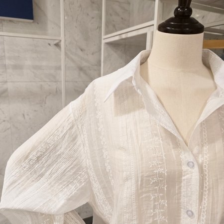 플라워 자수 블라우스