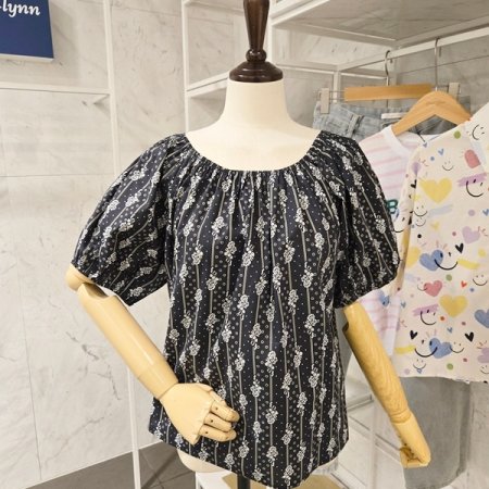 잔꽃 숄더 블라우스