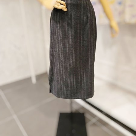 줄지 뒷밴딩 슬릿 스커트