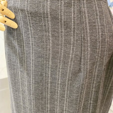 줄지 뒷밴딩 슬릿 스커트