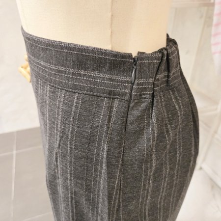 줄지 뒷밴딩 슬릿 스커트