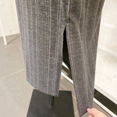 줄지 뒷밴딩 슬릿 스커트