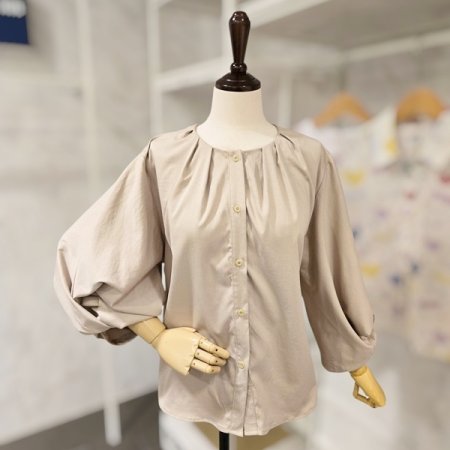 핀턱 라운드 블라우스