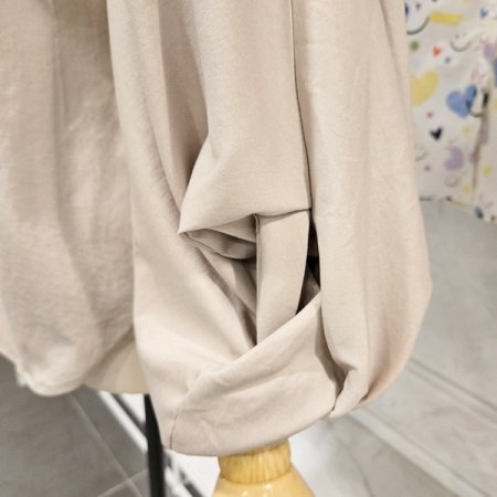 핀턱 라운드 블라우스