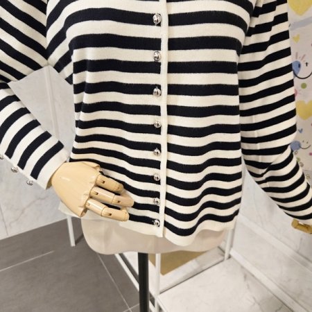 장식 스트라이프 브이넥 가디건