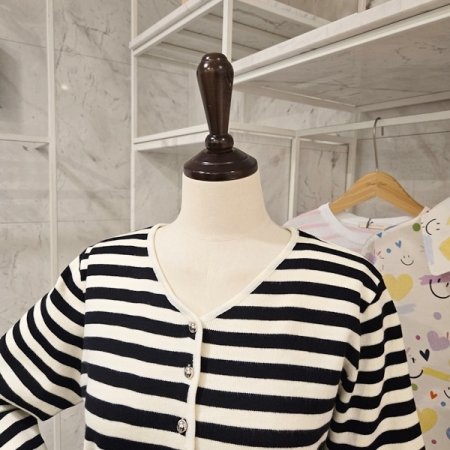 장식 스트라이프 브이넥 가디건