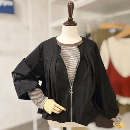 볼륨 핀턱 집업 점퍼