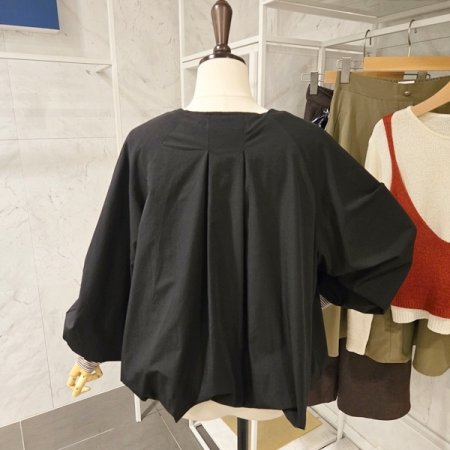 볼륨 핀턱 집업 점퍼