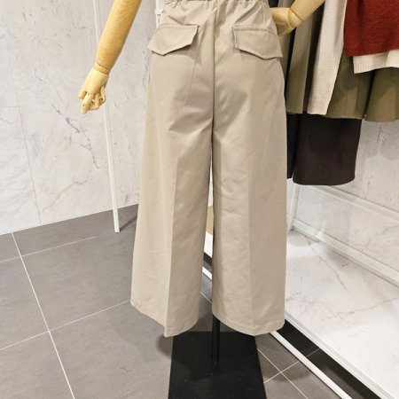 뒷밴딩 단추 통 와이드 팬츠