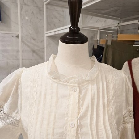 레이스 핀턱 블라우스